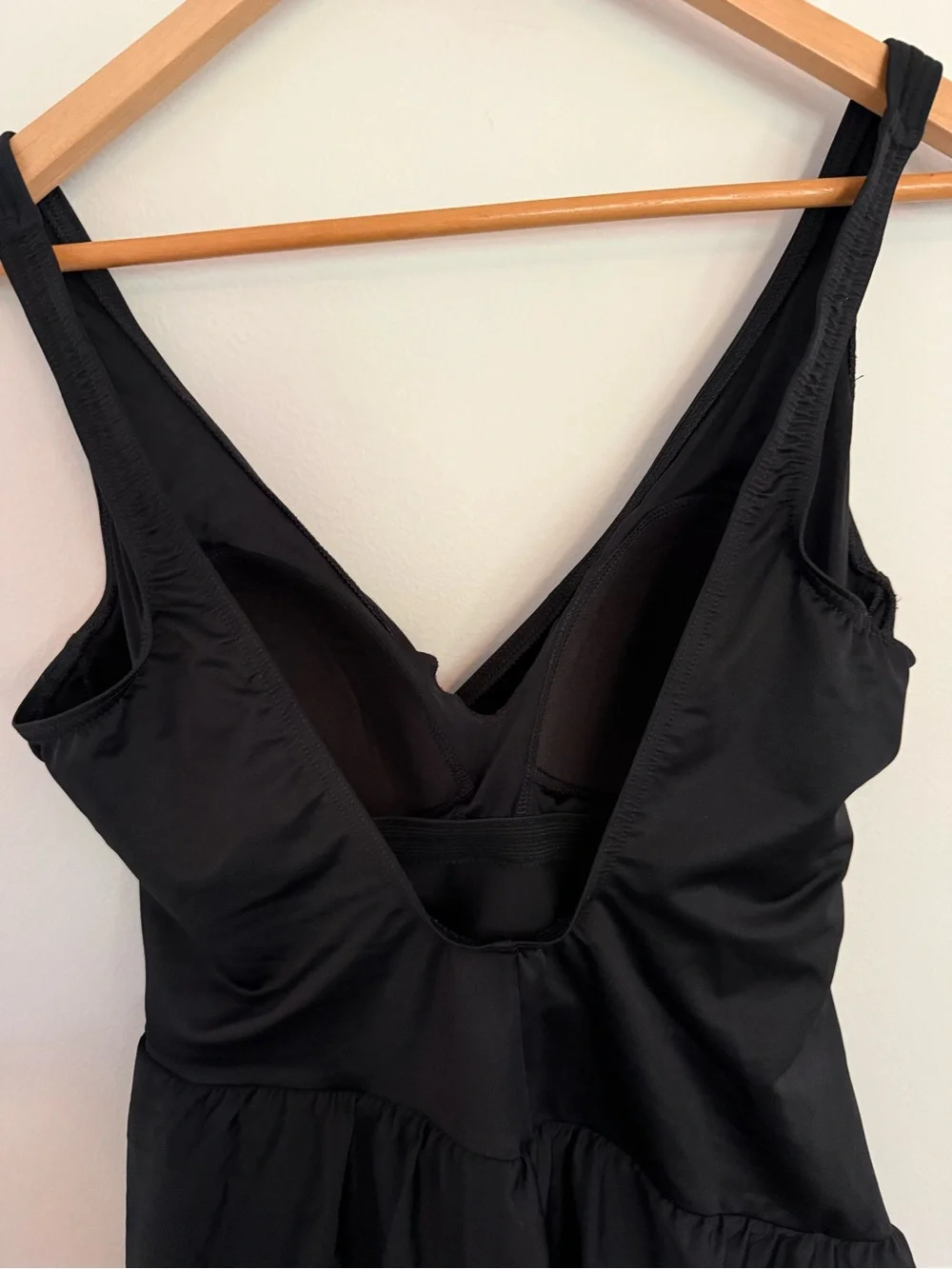 MiracleSuit Aurora Classic Black V-Neck Swimdress size 16 - Picture 7 of 15